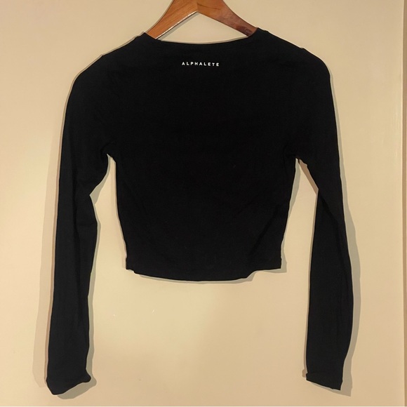 Alphalete Ultrasoft Keyhole Black Cropped Long Sleeve Size XS - Picture 3 of 5